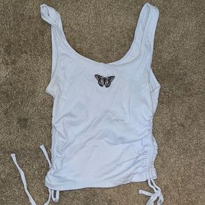 Cropped stretch tank top with butterfly,